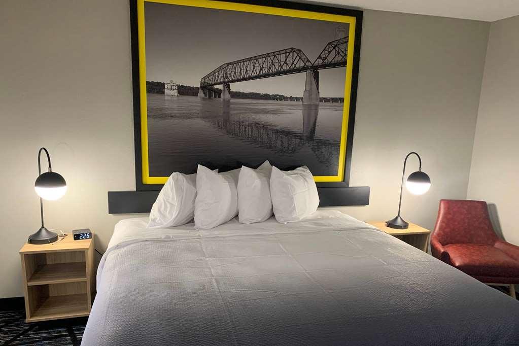 Super 8 By Wyndham Kirksville-University Area الغرفة الصورة